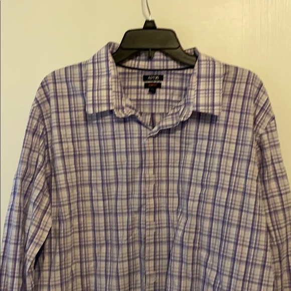 Long sleeve button up shirts. - Picture 5 of 10